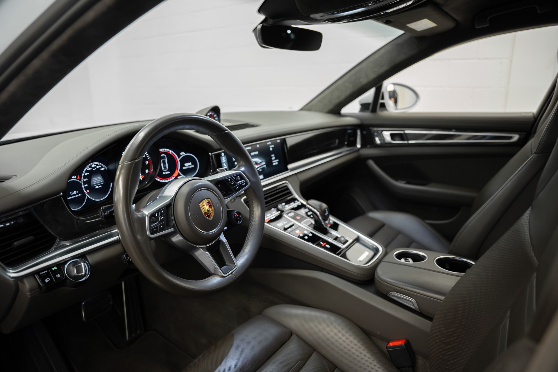 PORSCHE Panamera Turbo PDK-showroom-element-3