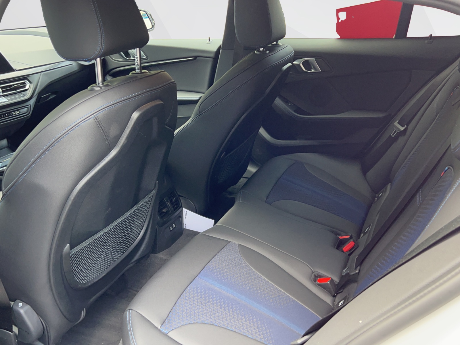 BMW 120d xDrive-image-13