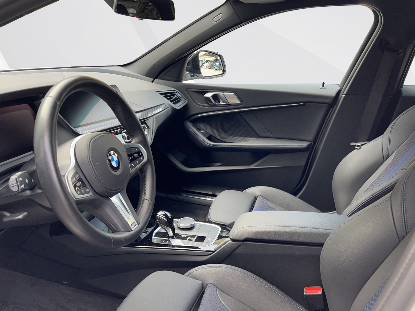 BMW 120d xDrive-image-8