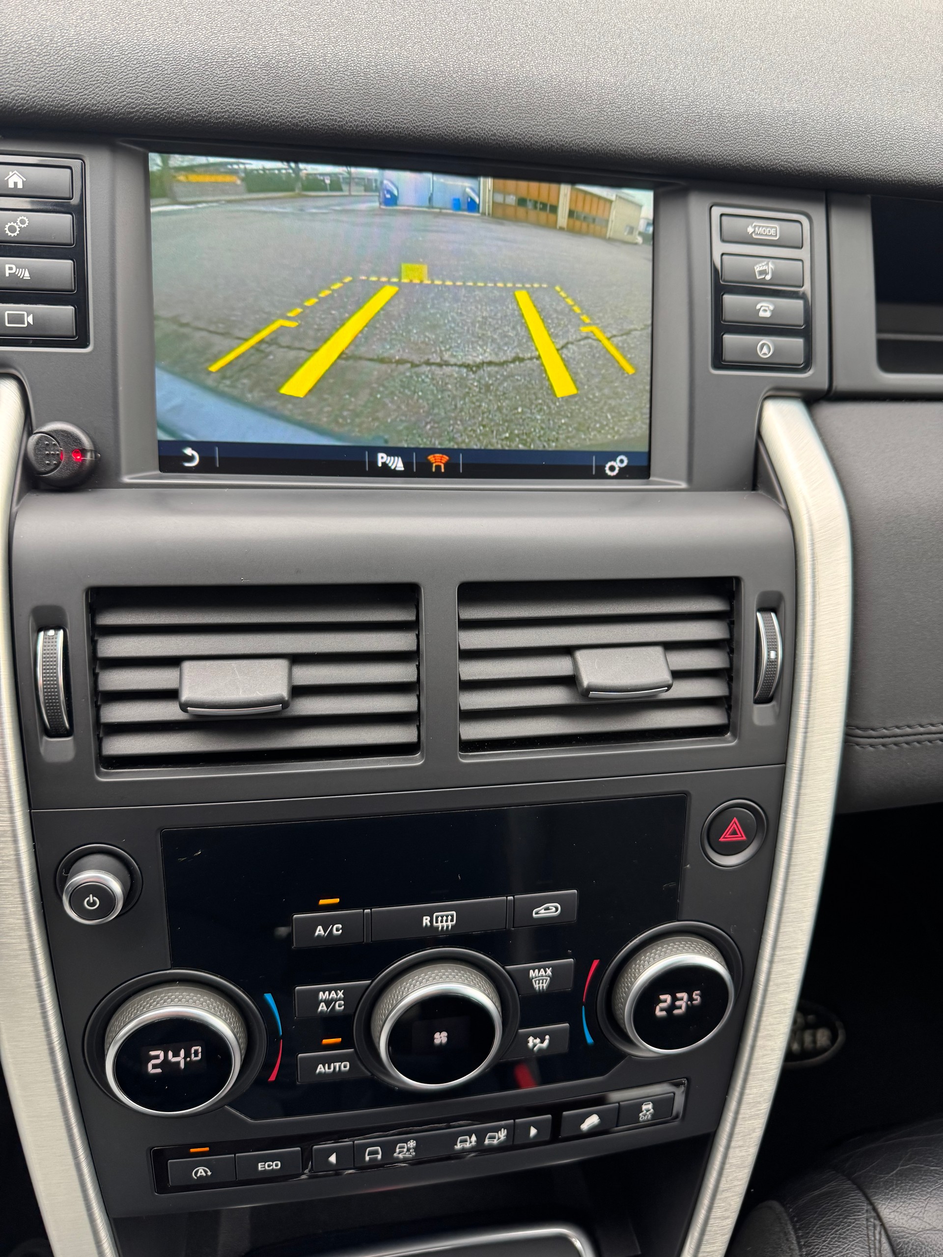 LAND ROVER Discovery Sport 2.0 TD4 SE AT9-image-10