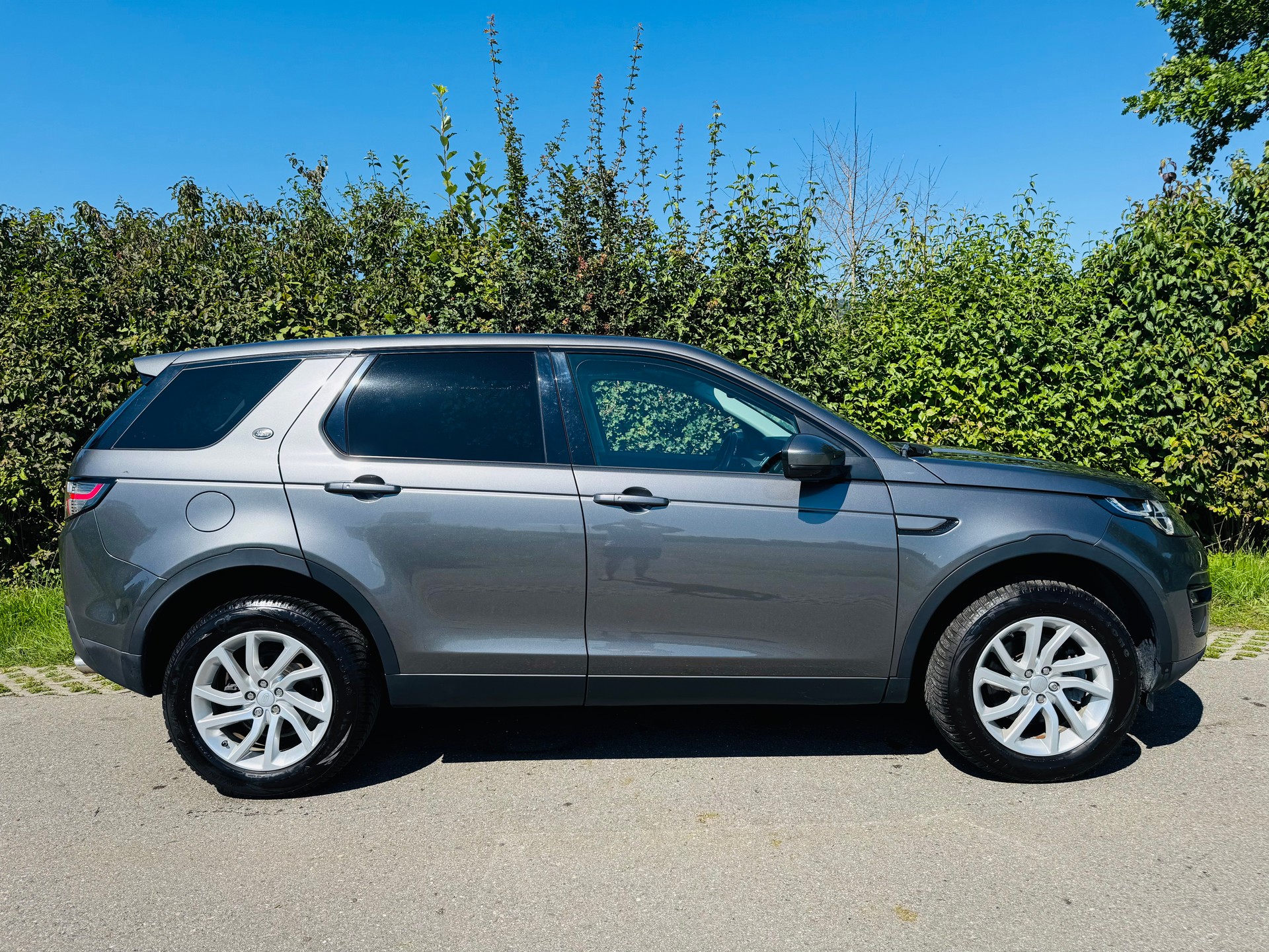 LAND ROVER Discovery Sport 2.0 TD4 SE AT9-image-6