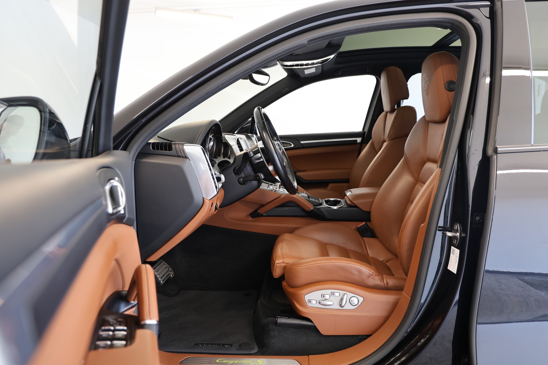 PORSCHE Cayenne S E-Hybrid-image-6