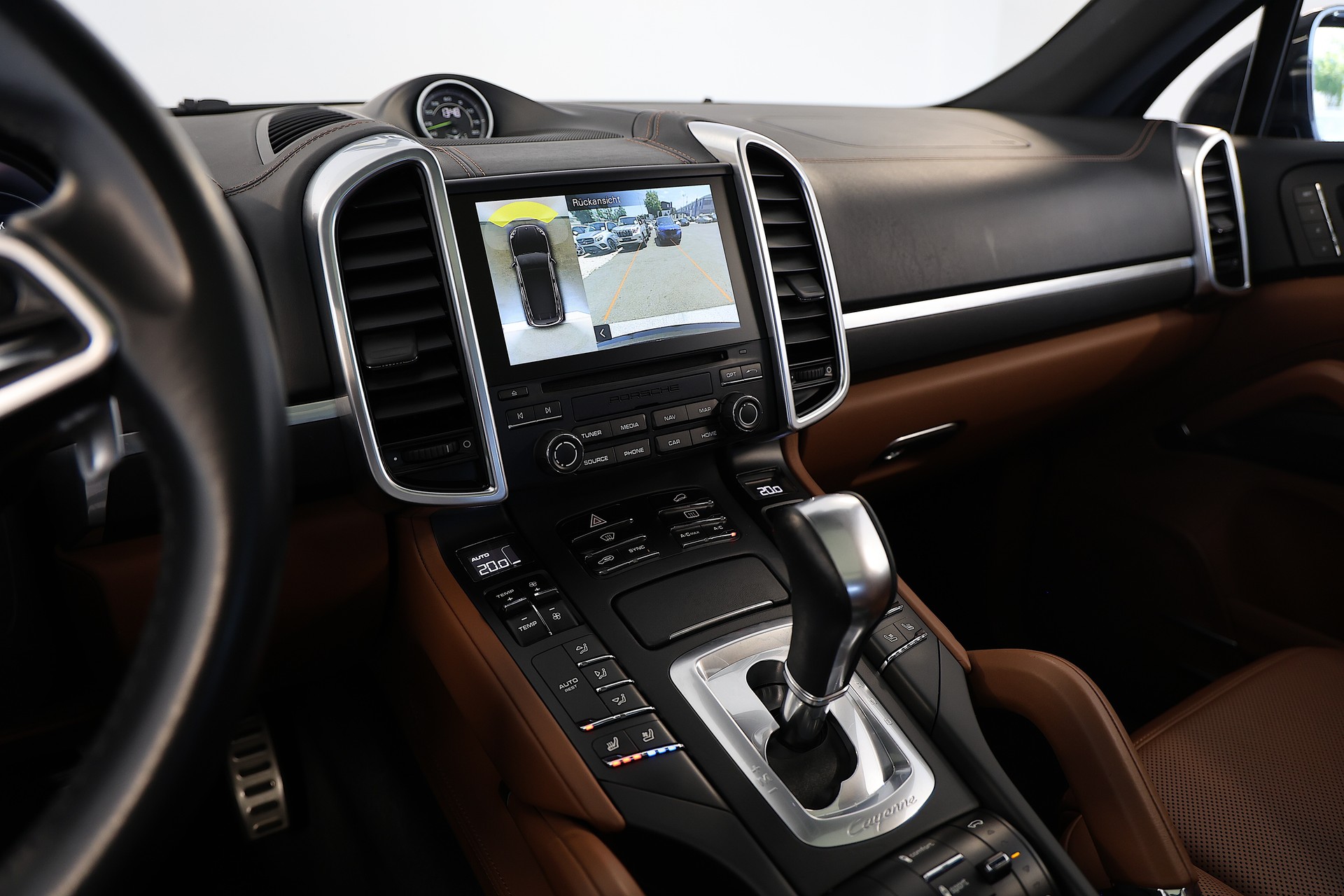 PORSCHE Cayenne S E-Hybrid-image-10