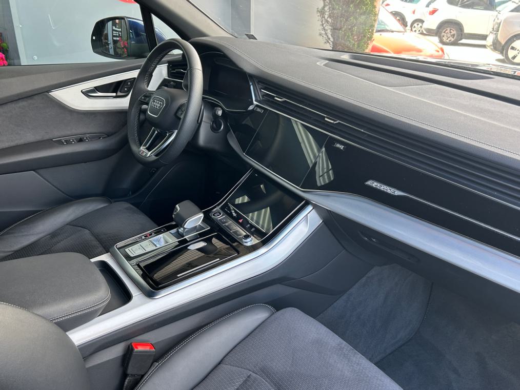 AUDI Q7 50 TDi quattro S line-image-10