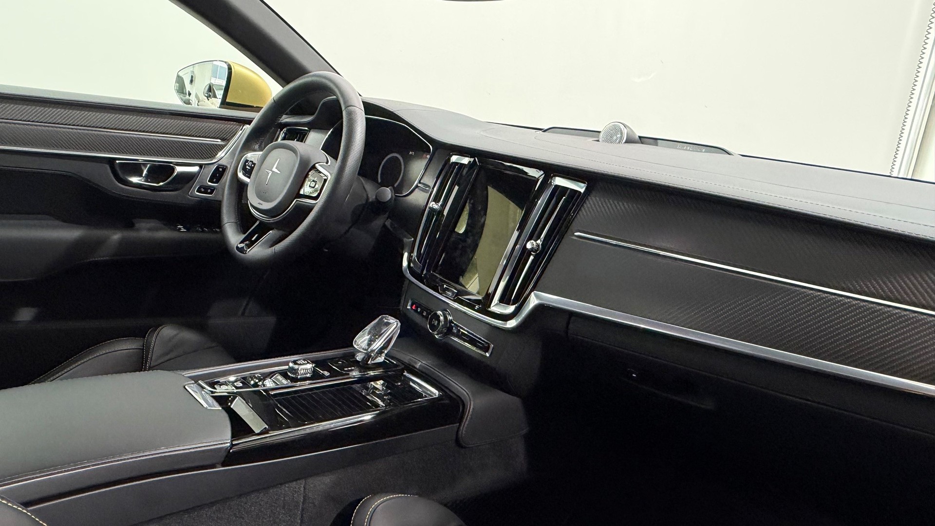 POLESTAR Polestar 1-showroom-element-3