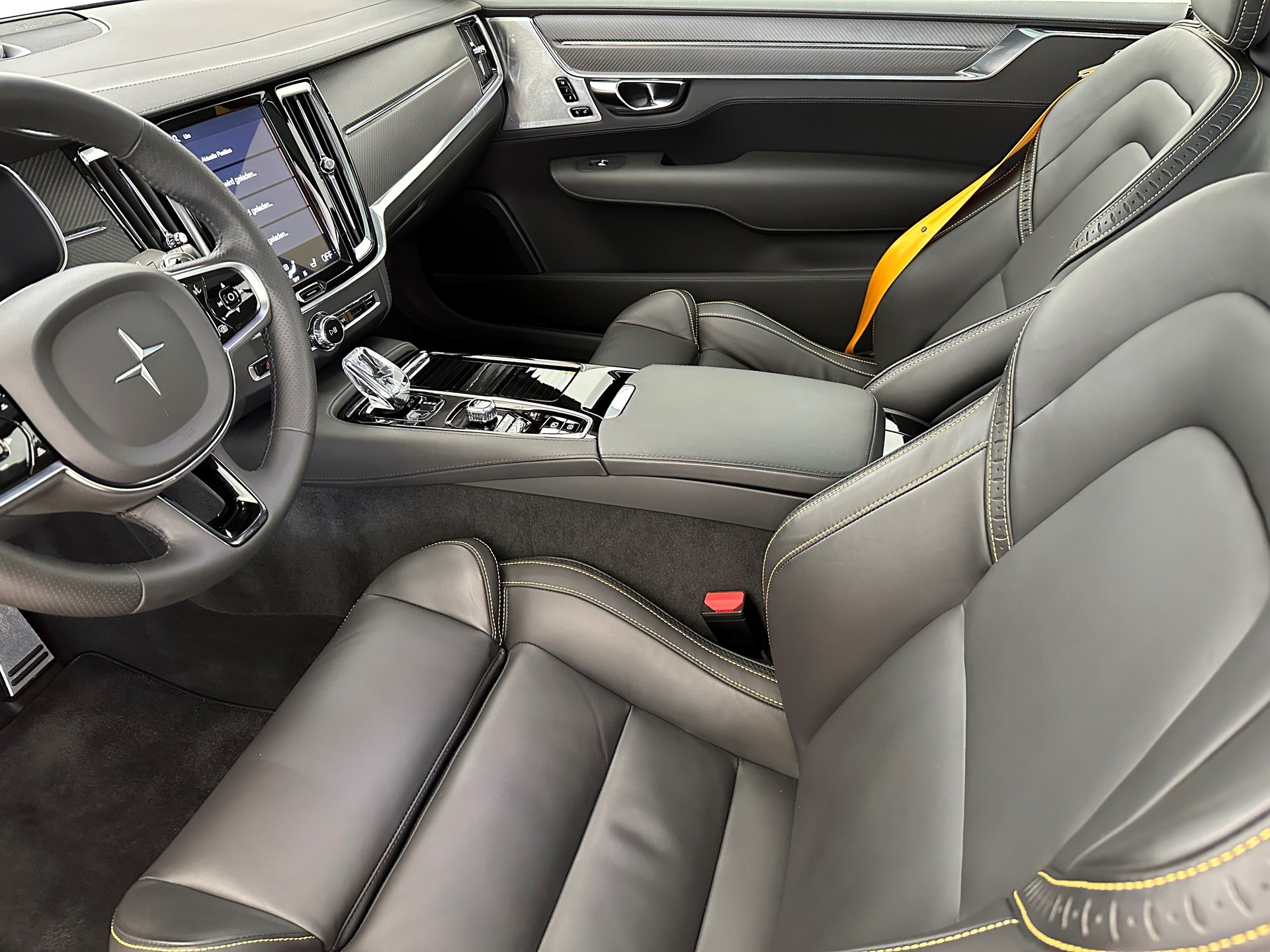 POLESTAR Polestar 1-showroom-element-3
