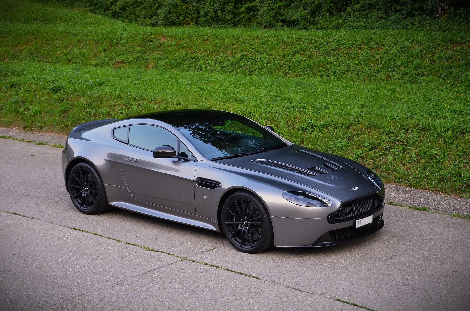 ASTON MARTIN V12 Vantage 5.9 S Sportshift-image-10