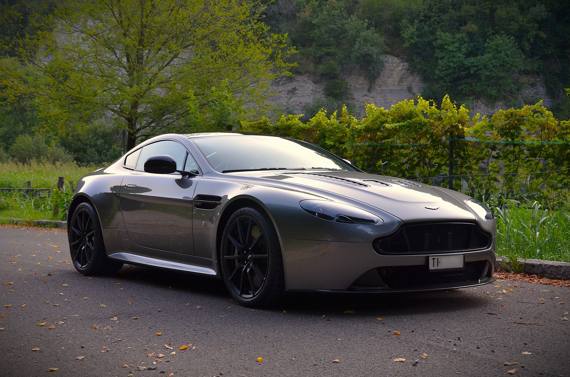 ASTON MARTIN V12 Vantage 5.9 S Sportshift-image-19