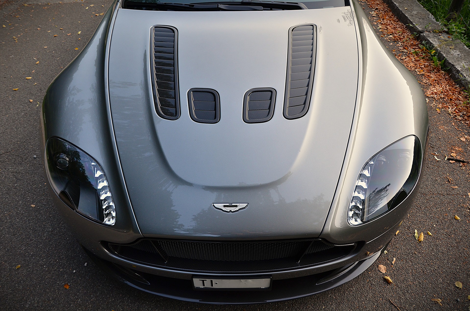 ASTON MARTIN V12 Vantage 5.9 S Sportshift-image-5