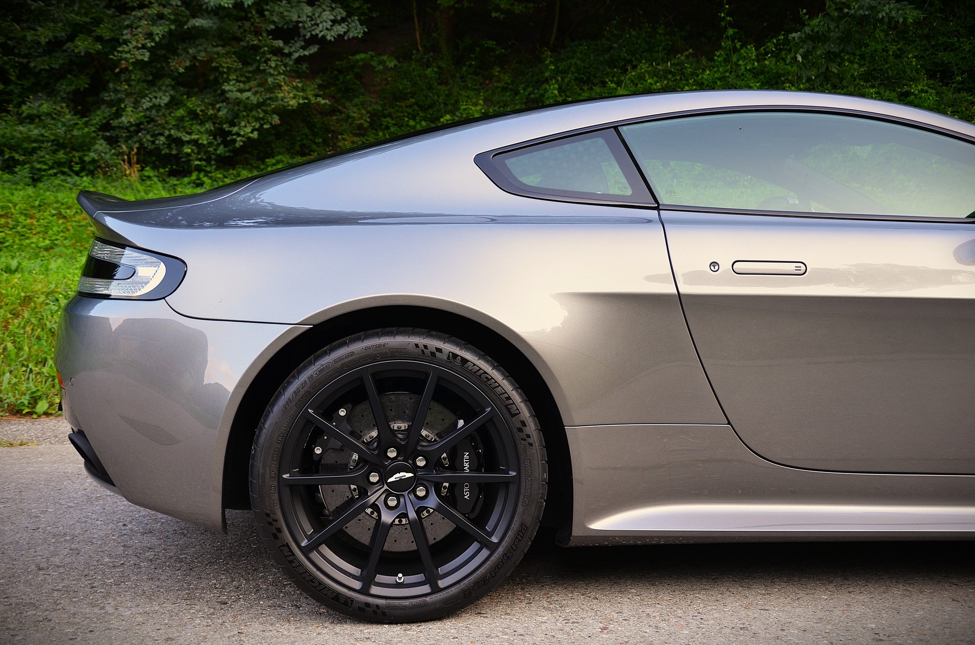 ASTON MARTIN V12 Vantage 5.9 S Sportshift-image-13