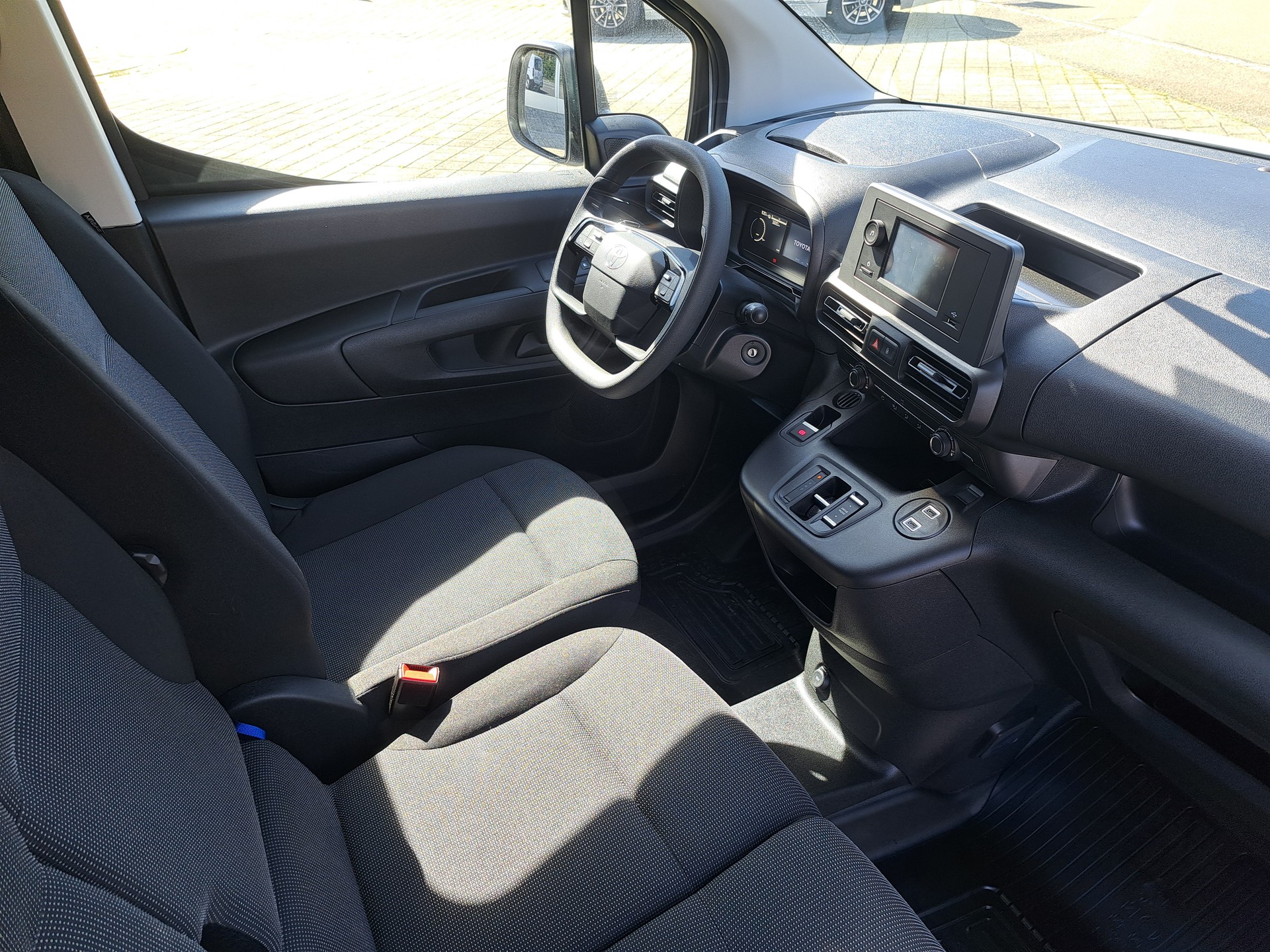 TOYOTA Proace City Van EV 50 kWh Active Long-image-3