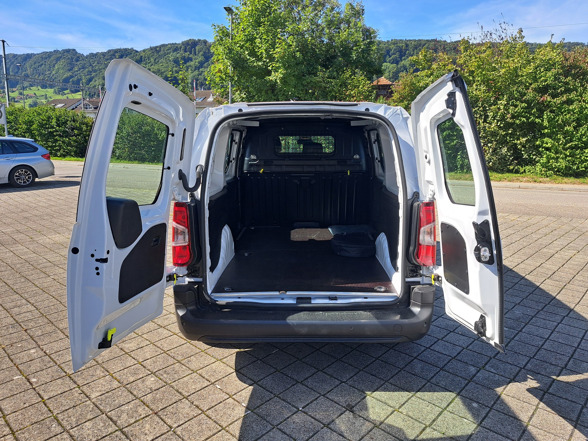 TOYOTA Proace City Van EV 50 kWh Active Long-image-7