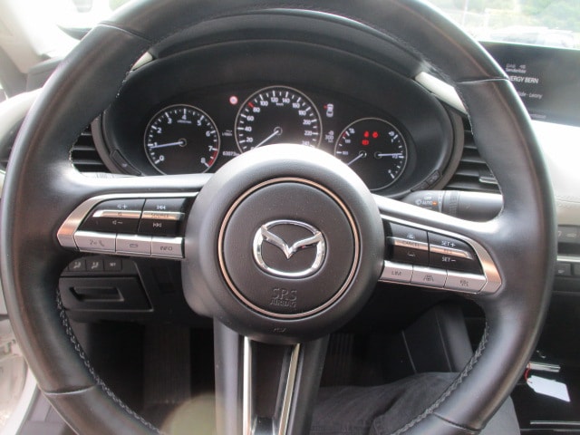 MAZDA 3 Sedan 2.0 186 Revolution-image-9