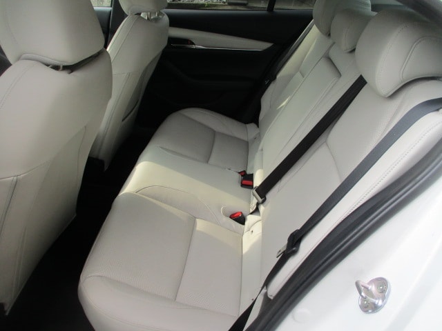 MAZDA 3 Sedan 2.0 186 Revolution-image-6