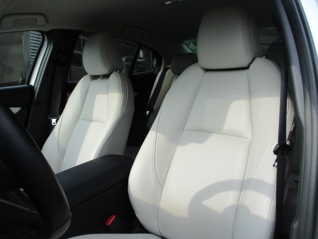 MAZDA 3 Sedan 2.0 186 Revolution-image-14