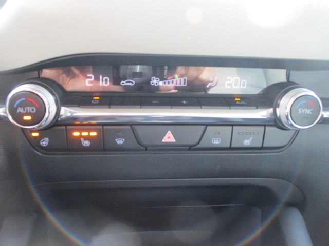 MAZDA 3 Sedan 2.0 186 Revolution-image-12
