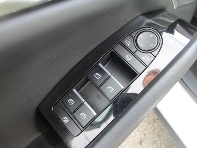 MAZDA 3 Sedan 2.0 186 Revolution-image-7