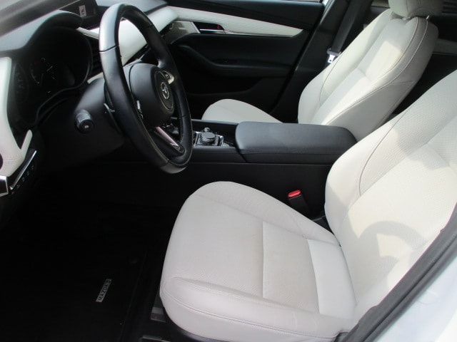 MAZDA 3 Sedan 2.0 186 Revolution-image-5