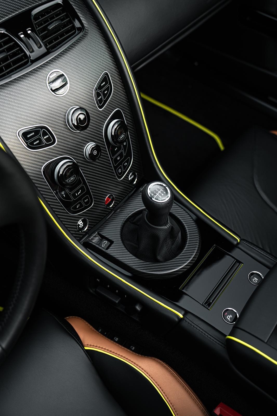 ASTON MARTIN V8 Vantage 4.7 S AMR-image-10