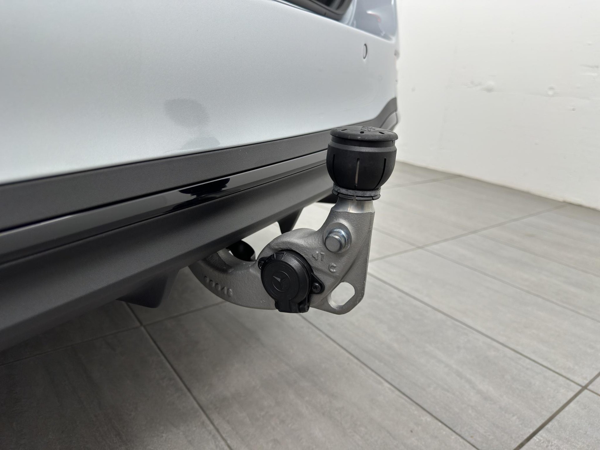MERCEDES-BENZ C 220 d Swiss Star AMG Line 4matic Kombi-image-11