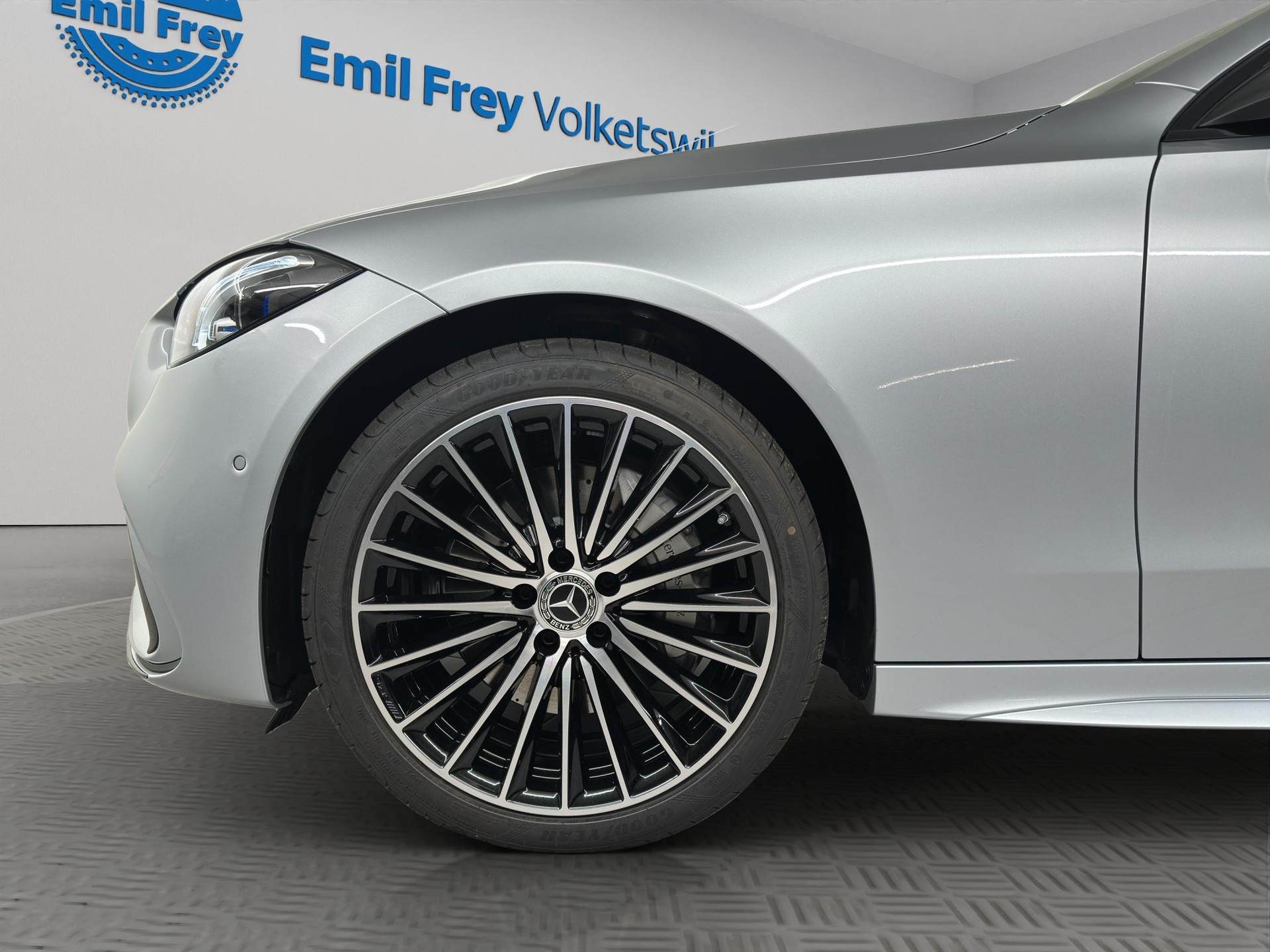 MERCEDES-BENZ C 220 d Swiss Star AMG Line 4matic Kombi-image-3