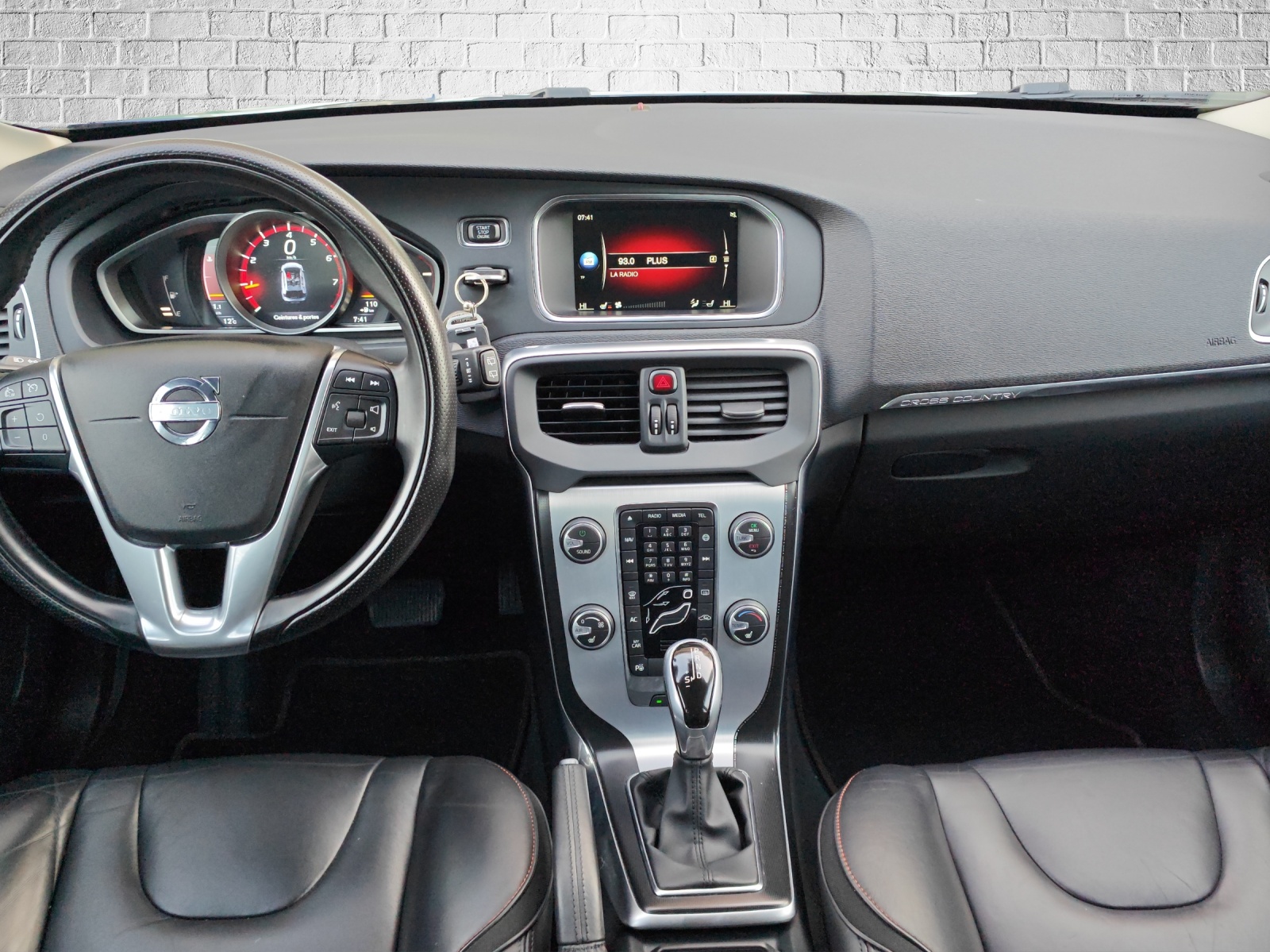 VOLVO V40 Cross Country T4 2.0 AWD Ocean Race Geartronic-image-14