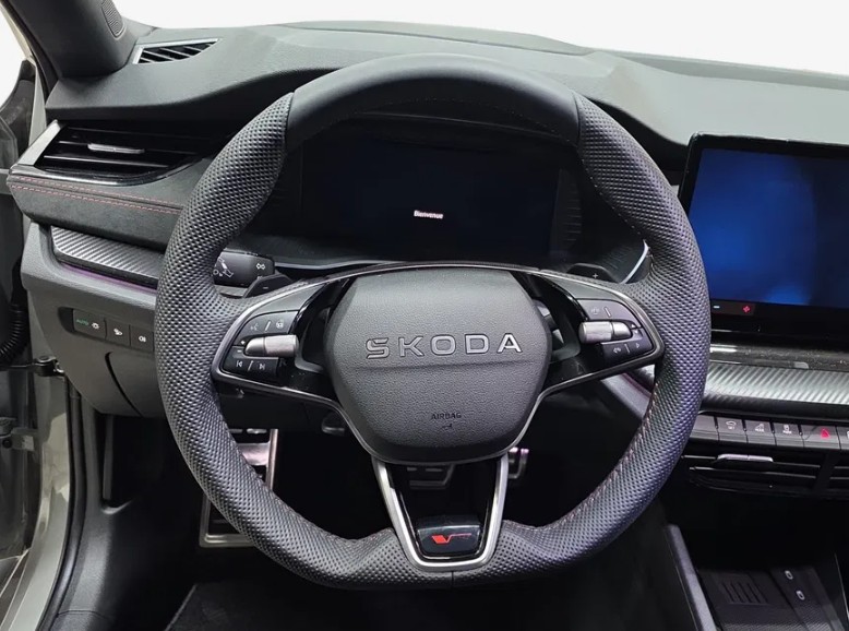 SKODA Octavia Combi 2.0 TSI DSG RS-image-10