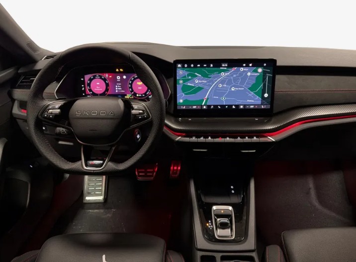 SKODA Octavia Combi 2.0 TSI DSG RS-image-5
