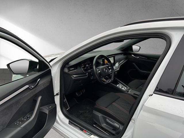 SKODA Octavia Combi 2.0 TDI DSG RS 4x4-image-15
