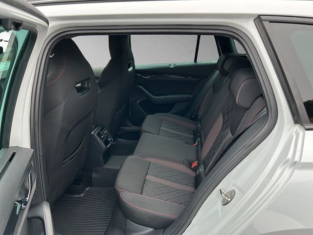 SKODA Octavia Combi 2.0 TDI DSG RS 4x4-image-2
