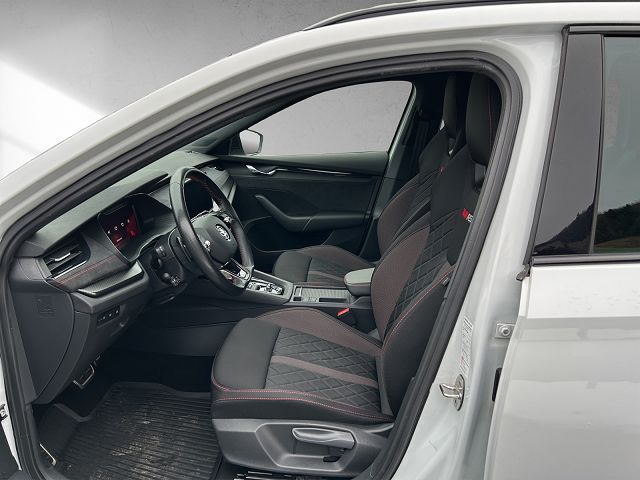 SKODA Octavia Combi 2.0 TDI DSG RS 4x4-image-0