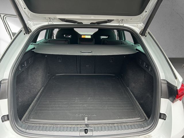 SKODA Octavia Combi 2.0 TDI DSG RS 4x4-image-7