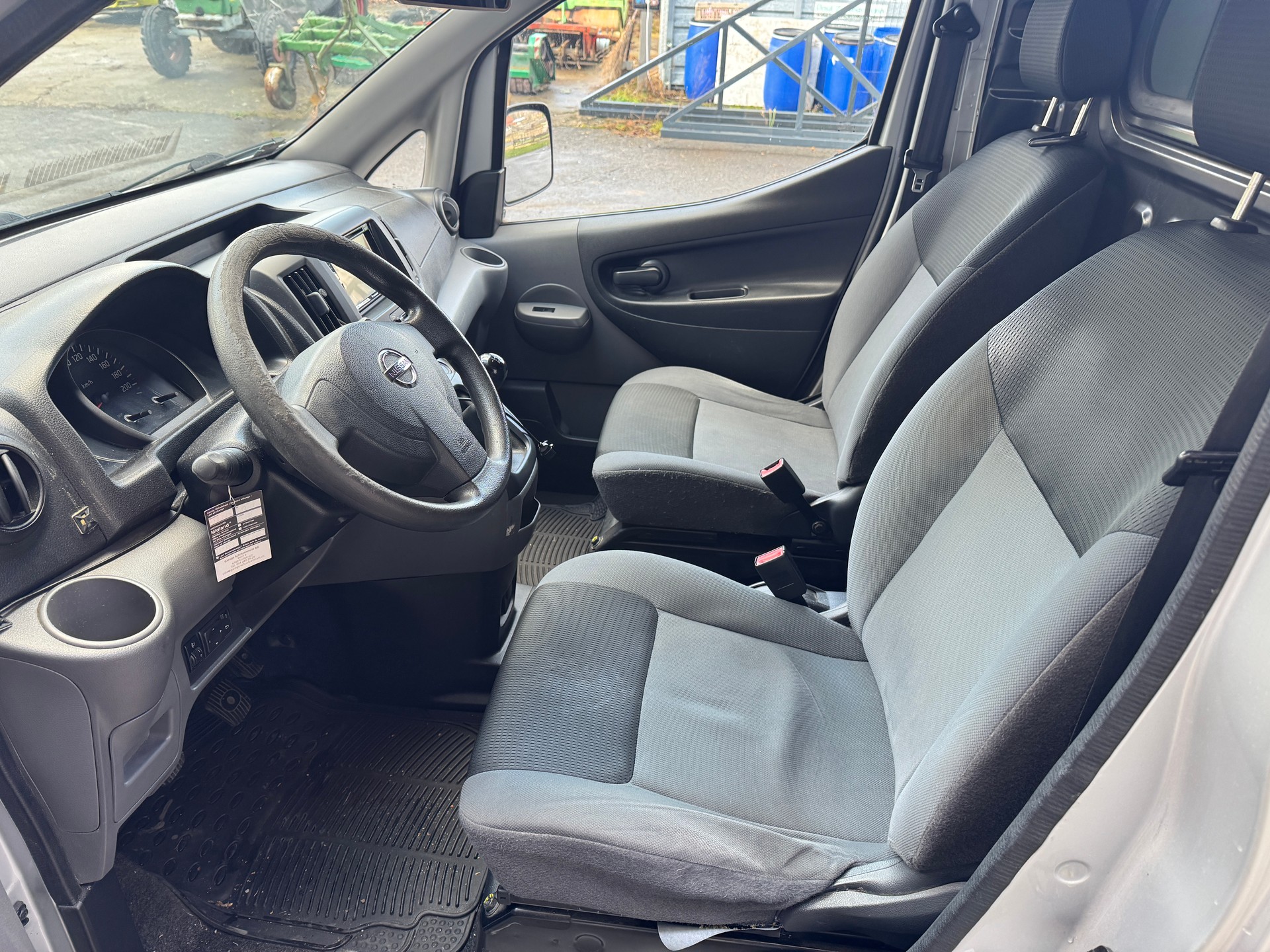 NISSAN NV200-image-7