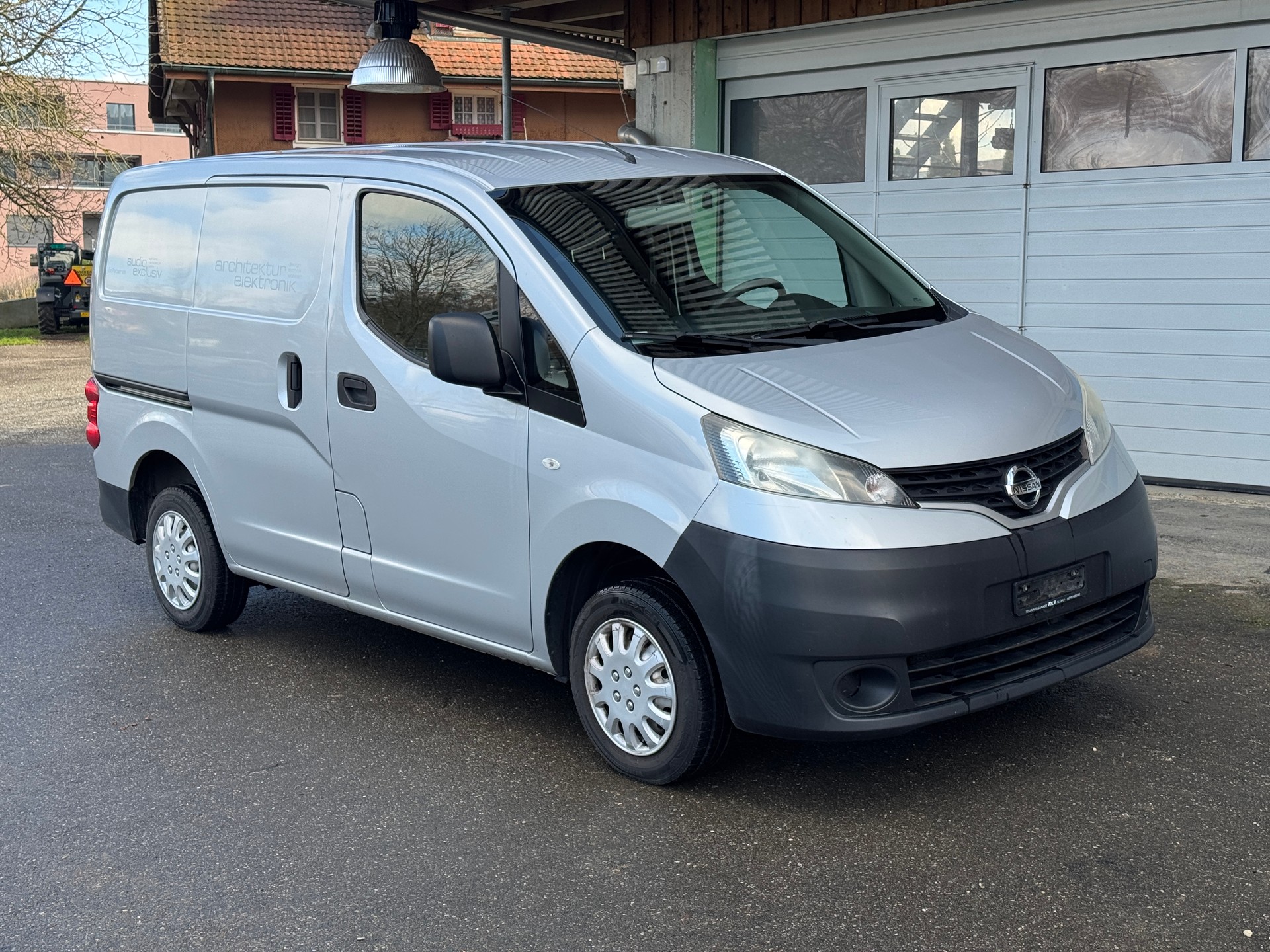 NISSAN NV200-image-1