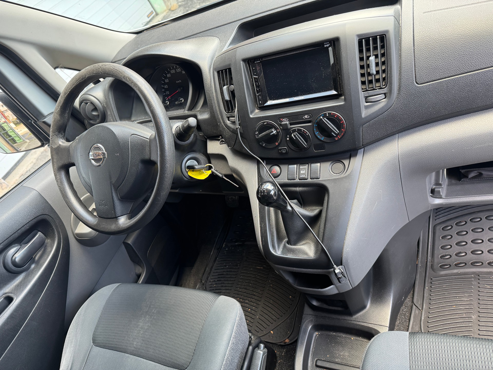 NISSAN NV200-image-9