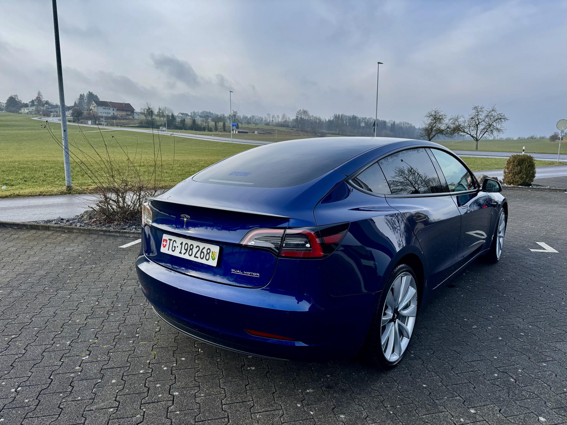 TESLA Model 3 Performance Dual Motor AWD-image-2