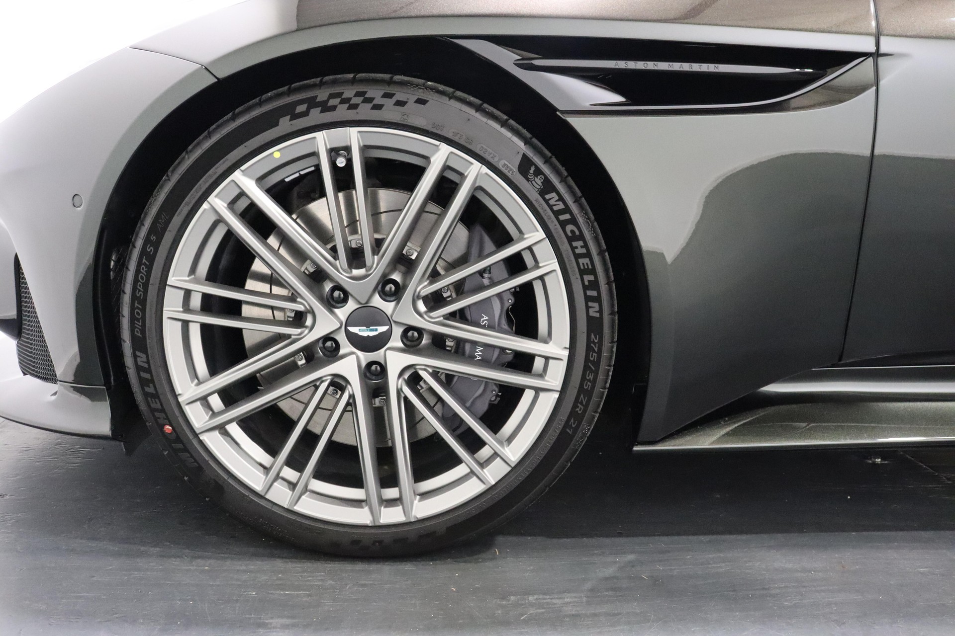 ASTON MARTIN DB12 Volante 4.0 V8 Bi-Turbo-image-6