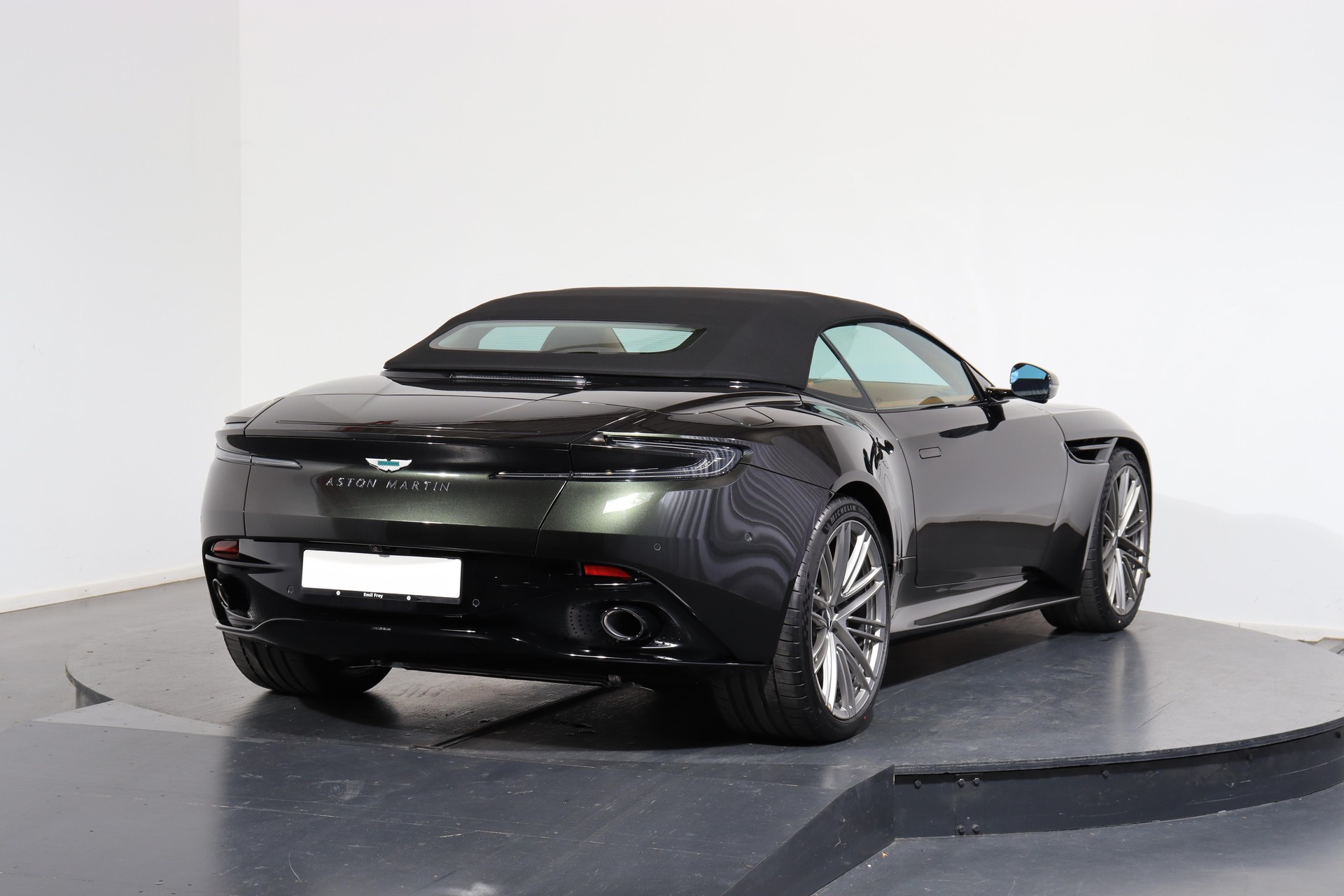 ASTON MARTIN DB12 Volante 4.0 V8 Bi-Turbo-showroom-element-2