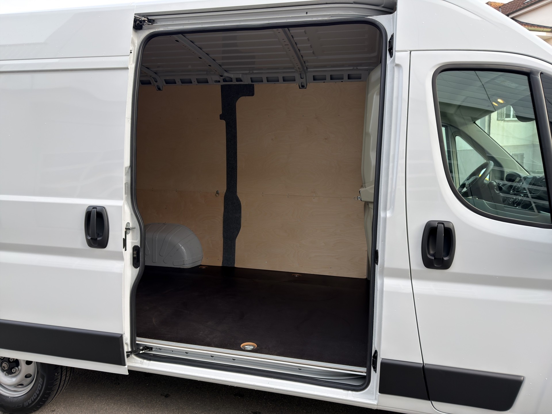 CITROEN Jumper 35 2.2 BlueHDi 140 L2H2-image-13