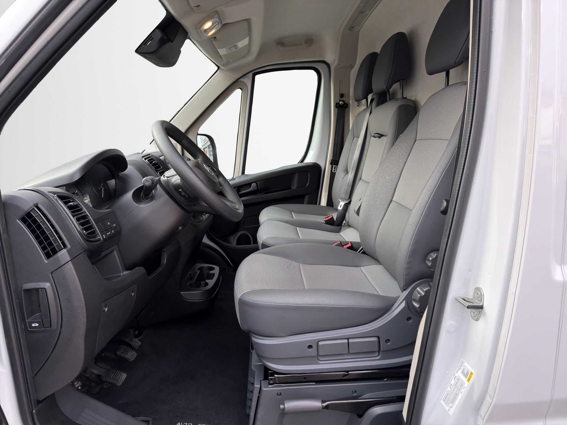 CITROEN Jumper 35 2.2 BlueHDi 140 L2H2-image-9