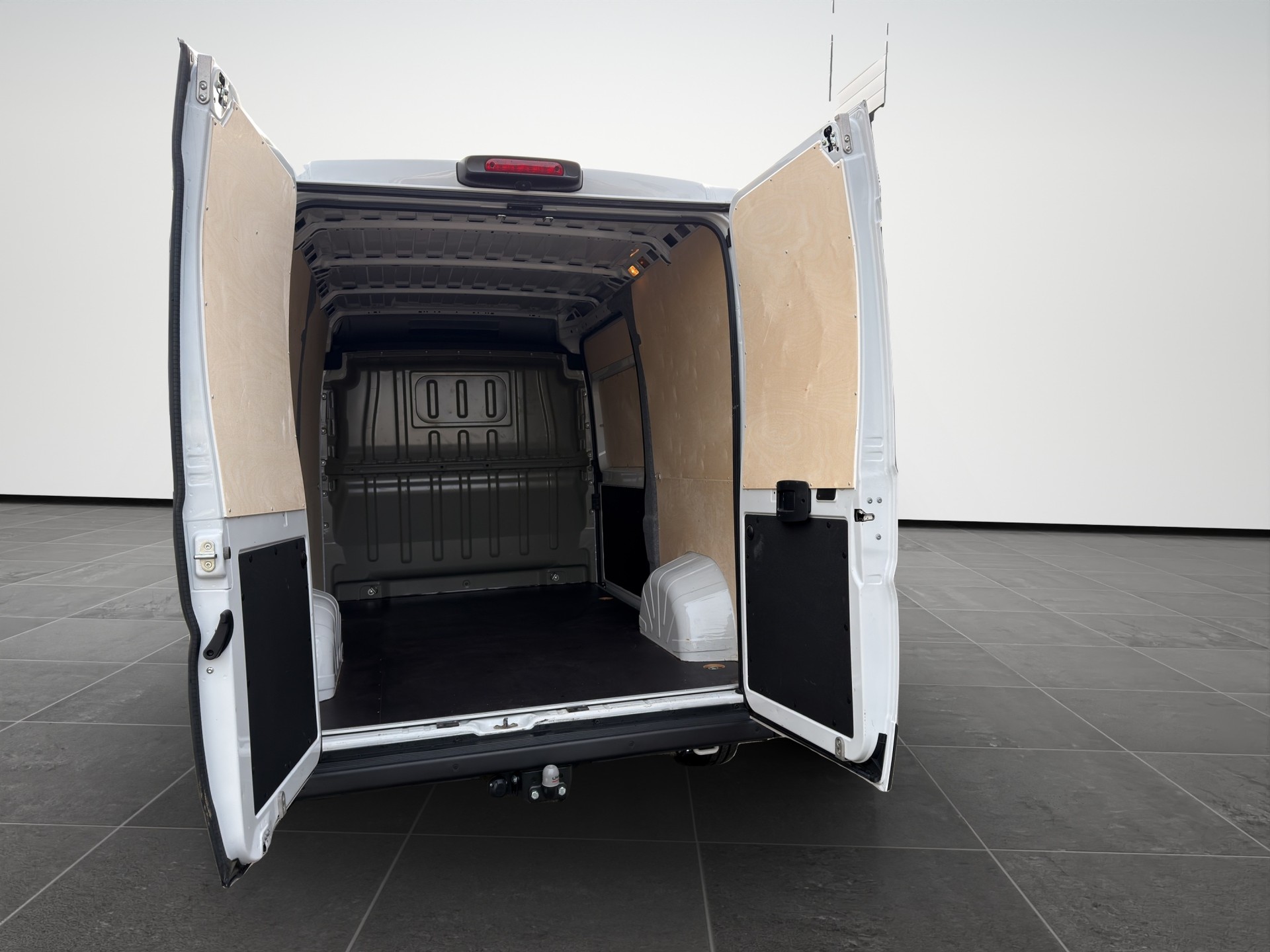 CITROEN Jumper 35 2.2 BlueHDi 140 L2H2-image-14