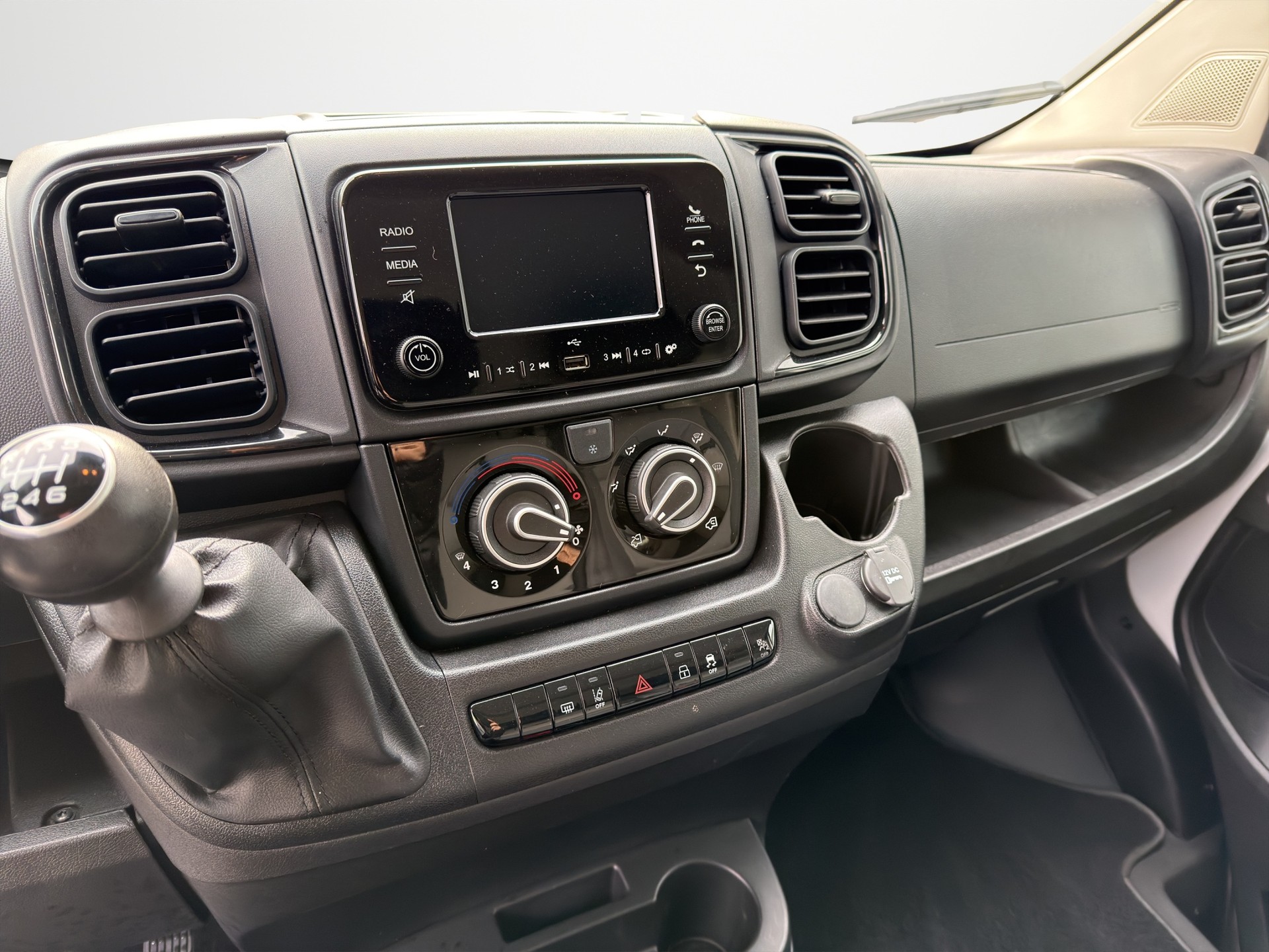 CITROEN Jumper 35 2.2 BlueHDi 140 L2H2-image-11