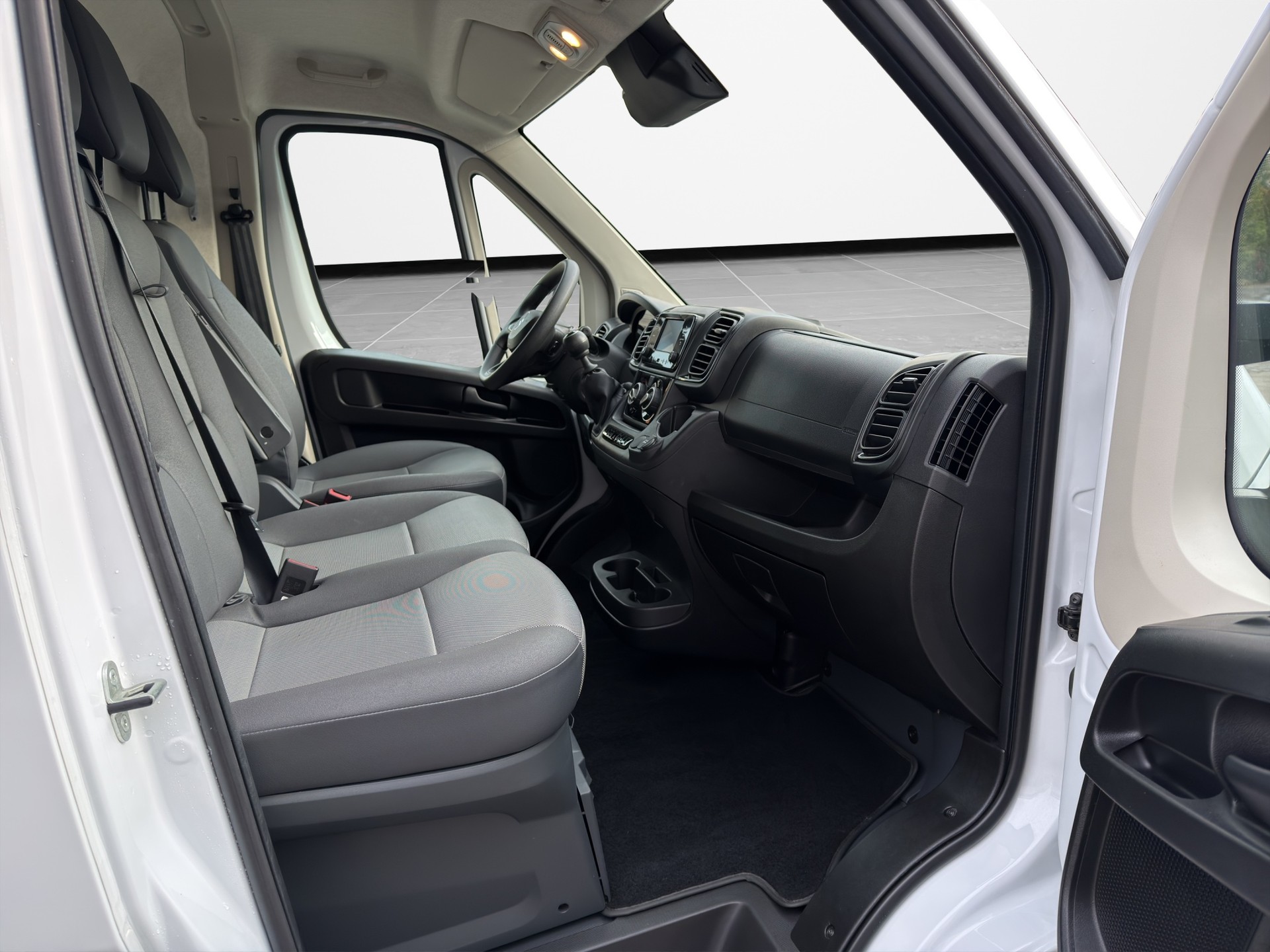 CITROEN Jumper 35 2.2 BlueHDi 140 L2H2-image-12