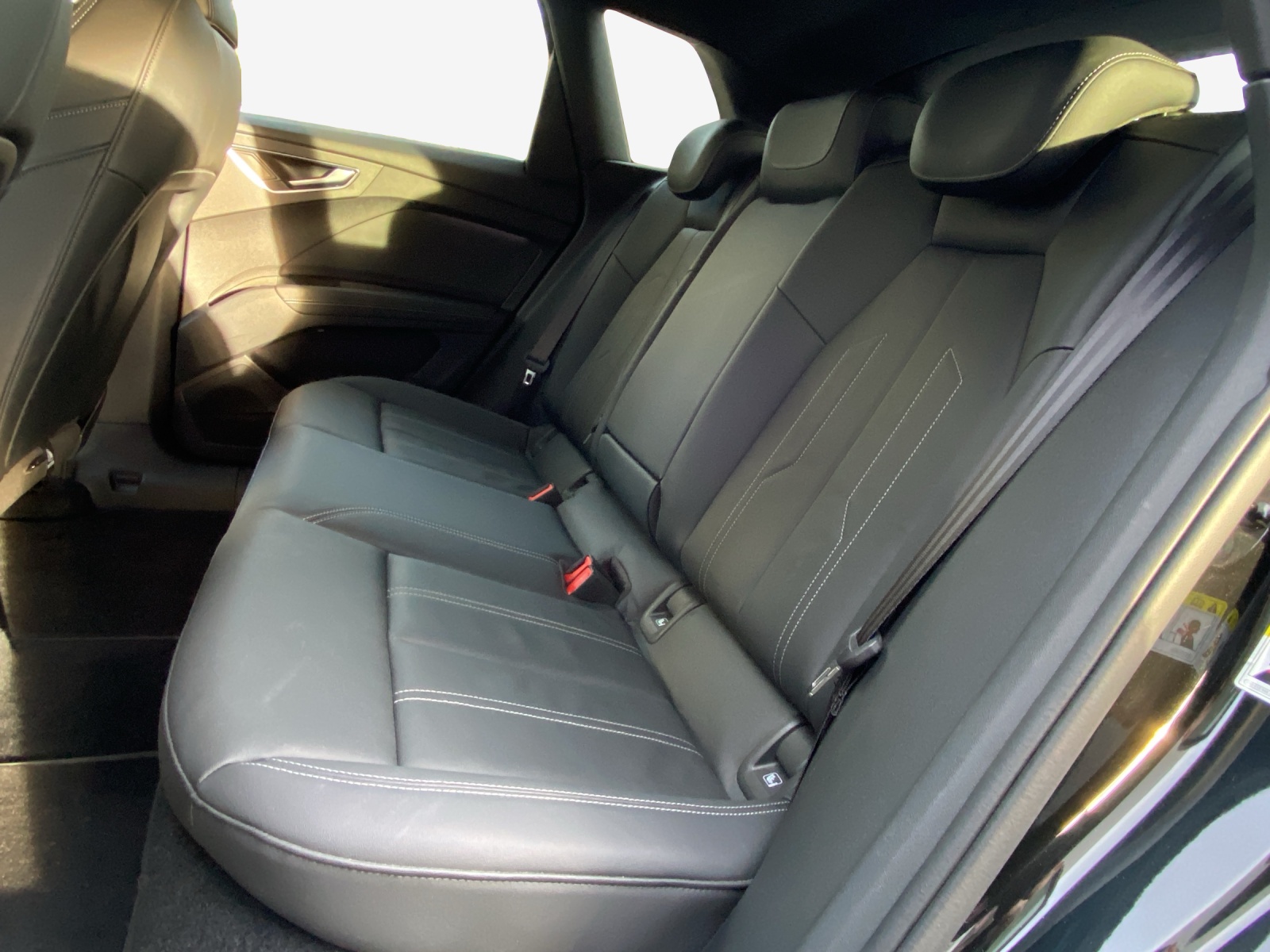 AUDI Q4 e-tron 50 quattro-image-12
