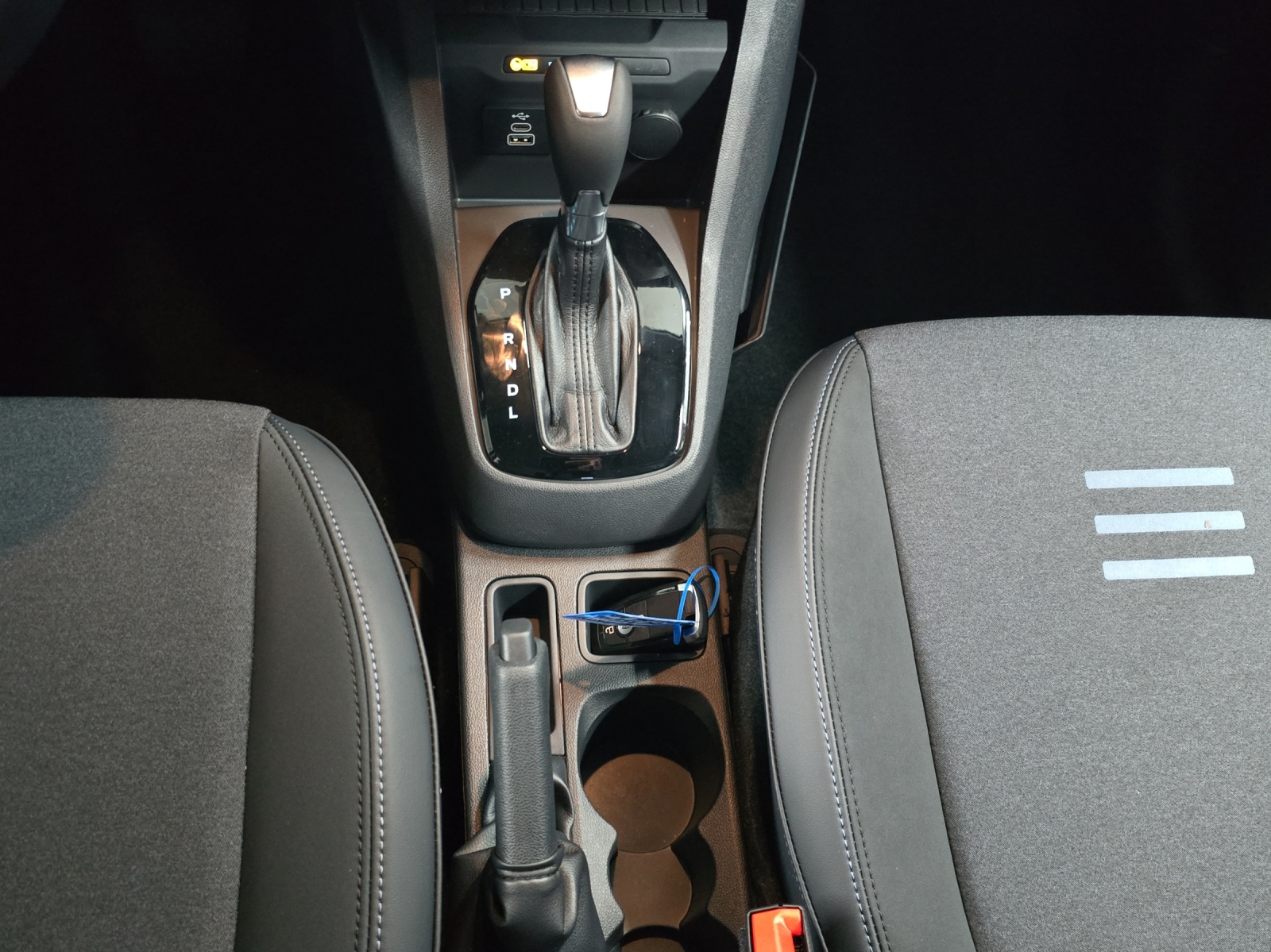 FORD TOURNEO COURIERier 1.0 EcoBoost A-image-9