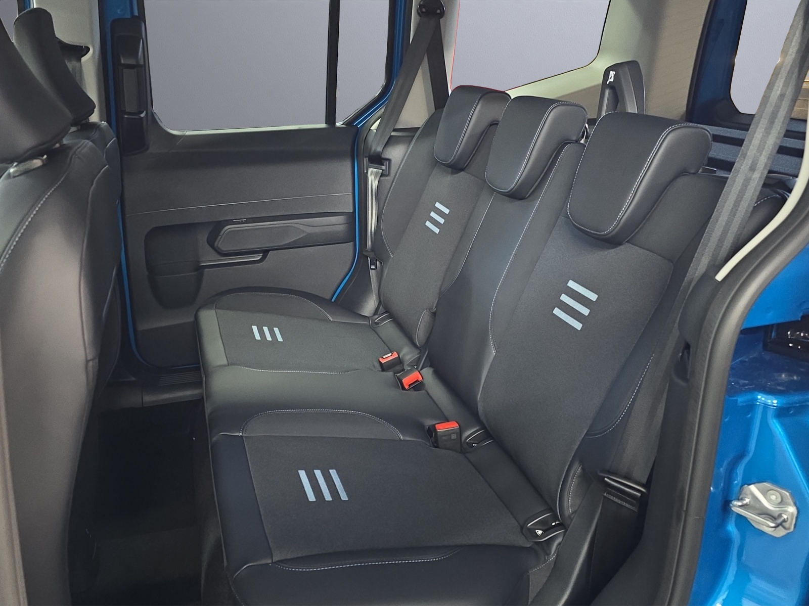 FORD TOURNEO COURIERier 1.0 EcoBoost A-image-7