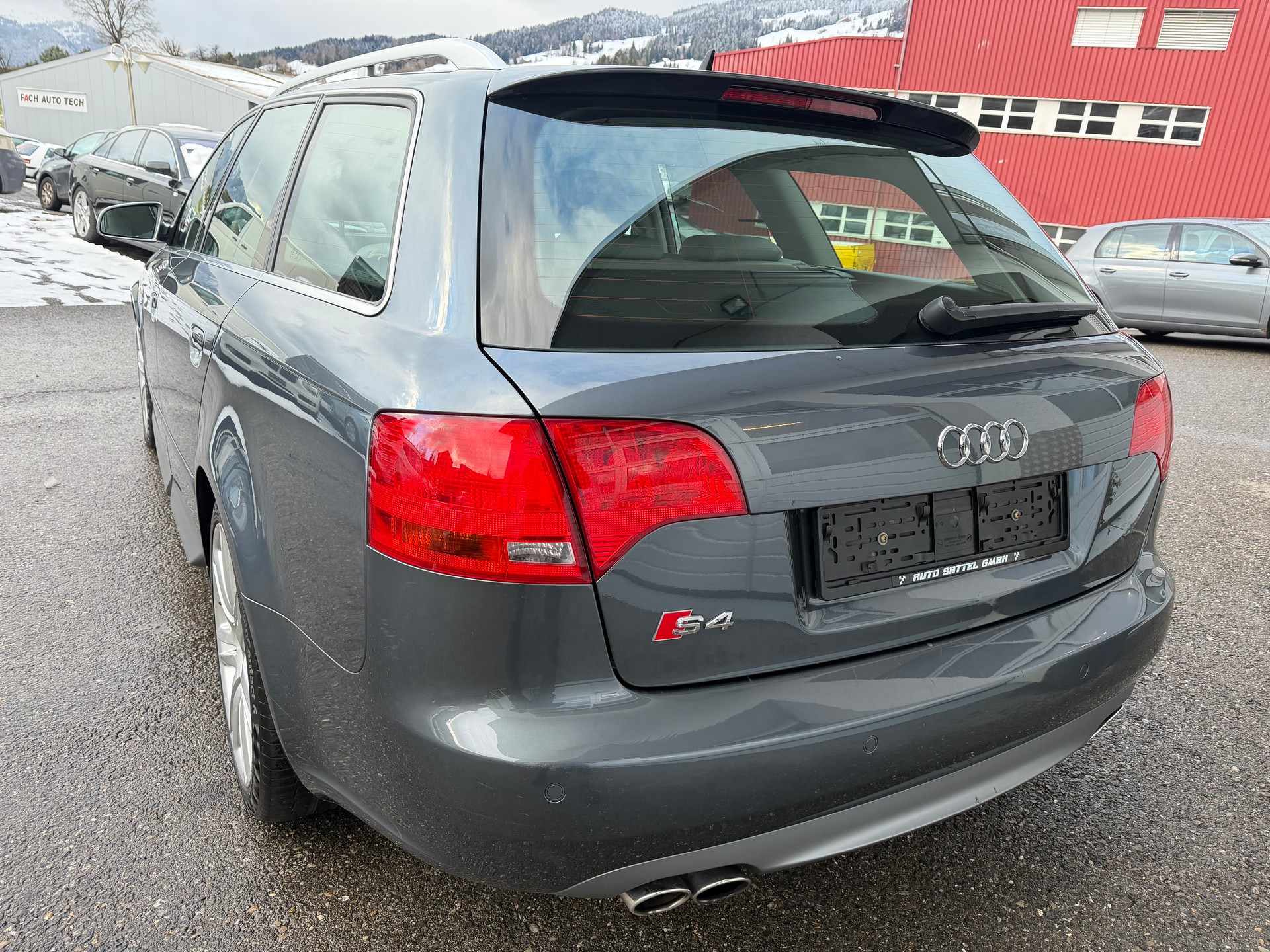 AUDI S4 Avant 4.2 V8 quattro-image-2