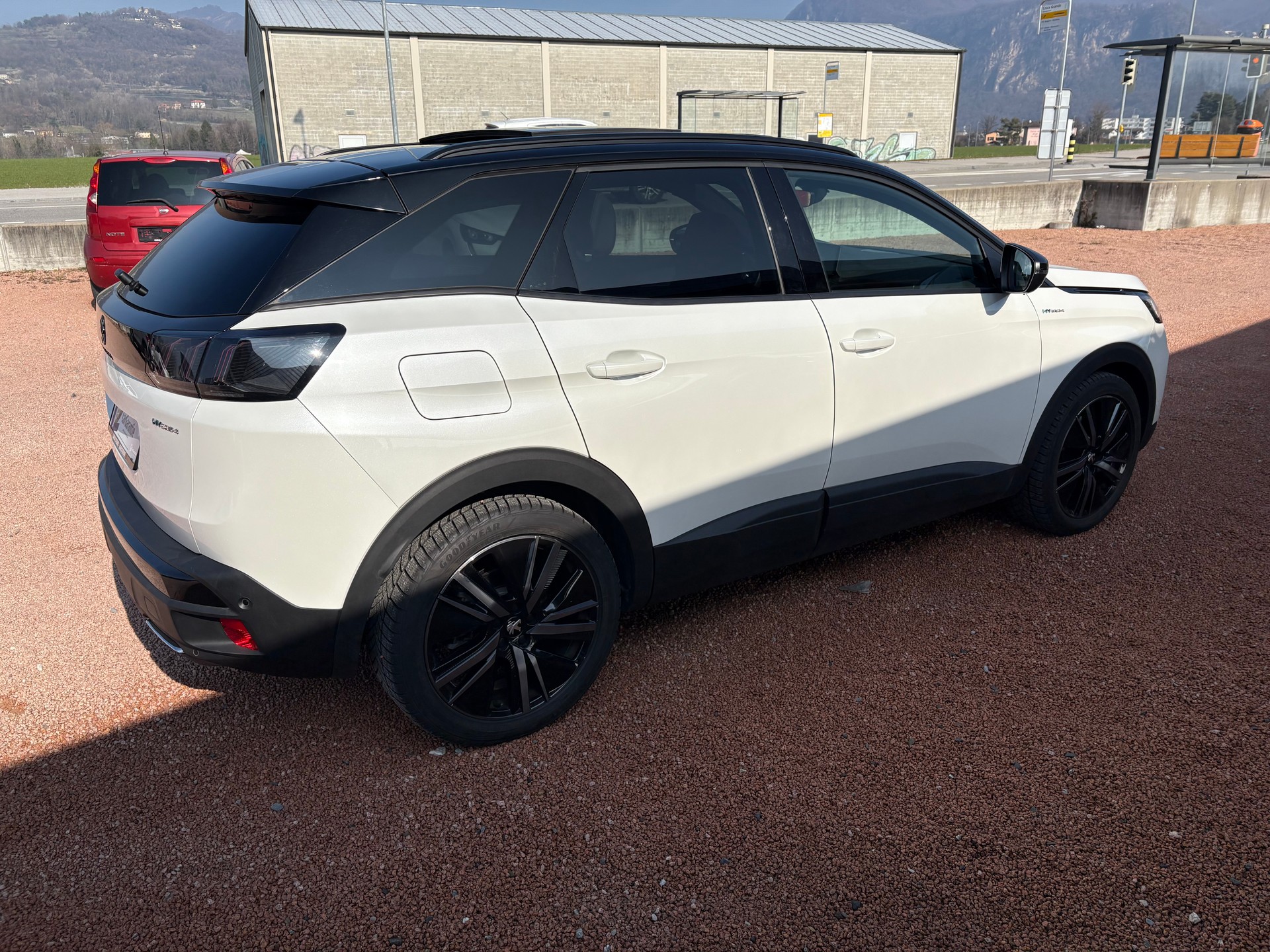 PEUGEOT 3008 300e Hybrid4 GT Pack EAT8-image-4