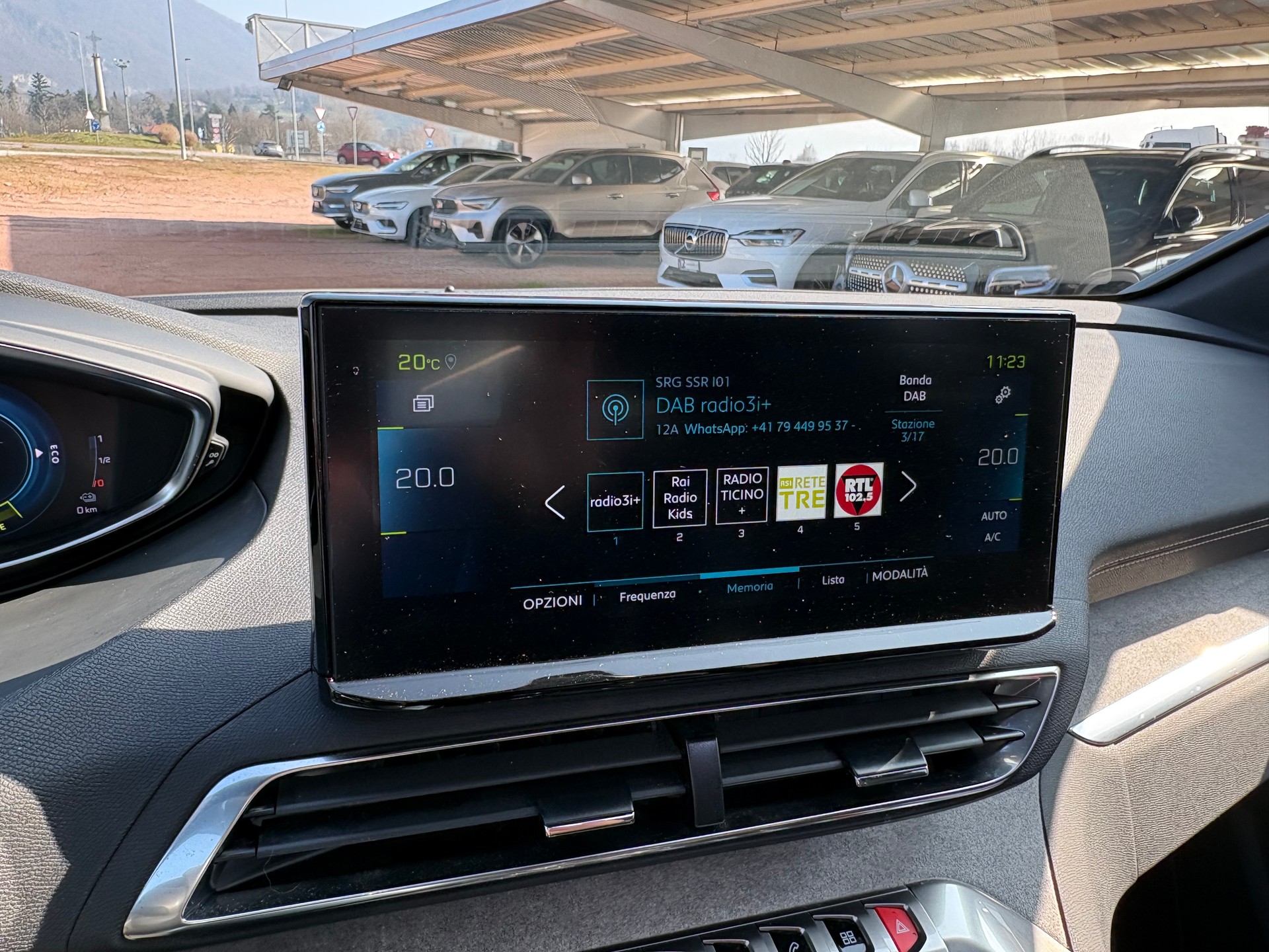 PEUGEOT 3008 300e Hybrid4 GT Pack EAT8-image-11