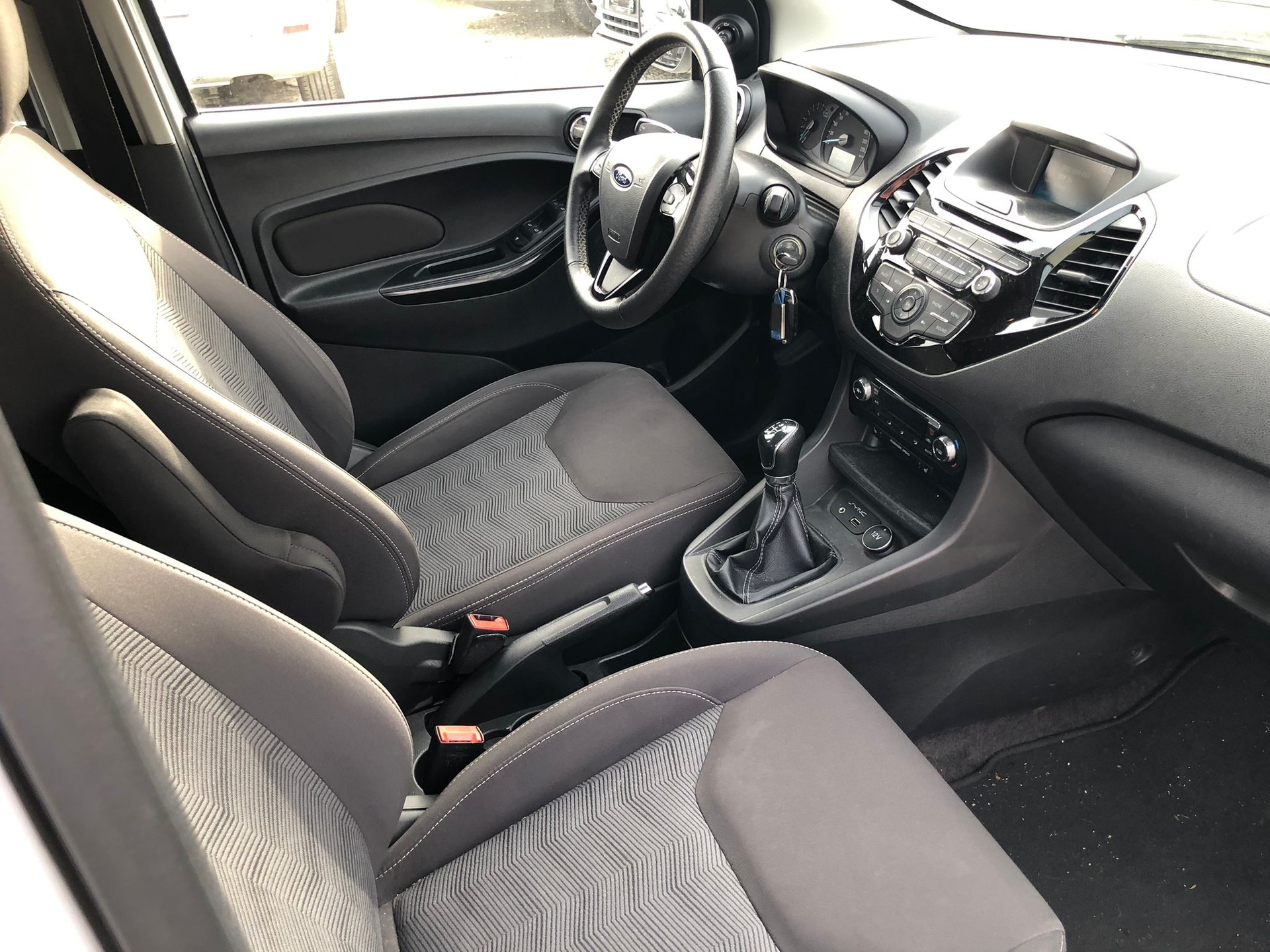 FORD KA+ 1.2 Ti-VCT White Edition-image-4